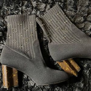 38 Louis Vuitton booties